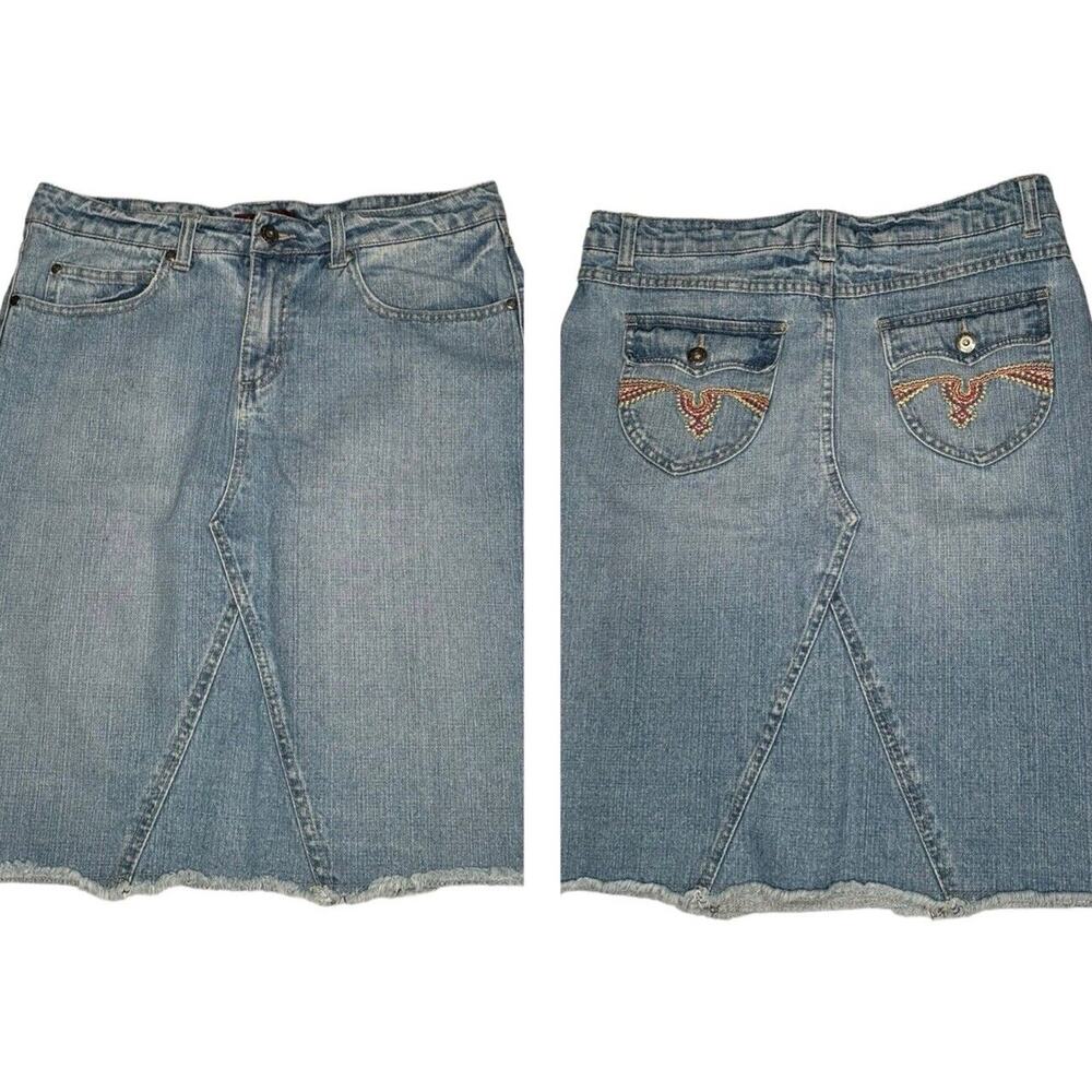 Lee One True‎ Fit Lower On Waist Embroidered Pocket Fringe Raw Hem Jean Skirt